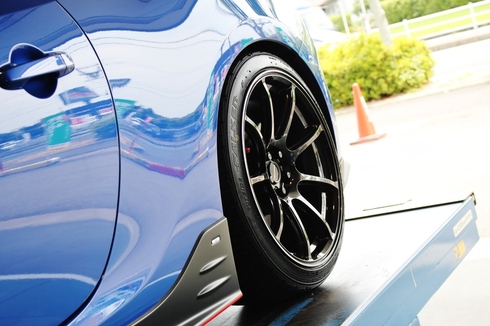 18インチ9.5J+12？タイヤ溝あり225/40R18 18インチ9.5J+12？タイヤ溝あり225/40R18 18インチ9.5J+